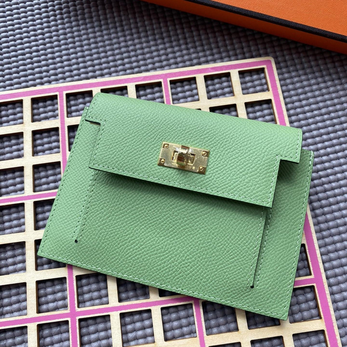 Hermes Kelly Pocket 13.5 Green Epsom Ghw