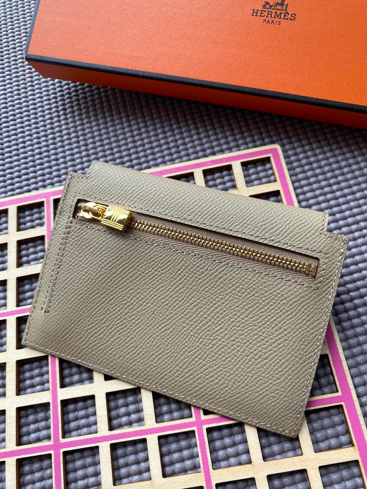 Hermes Kelly Pocket 13.5 Light Brown Epsom Ghw