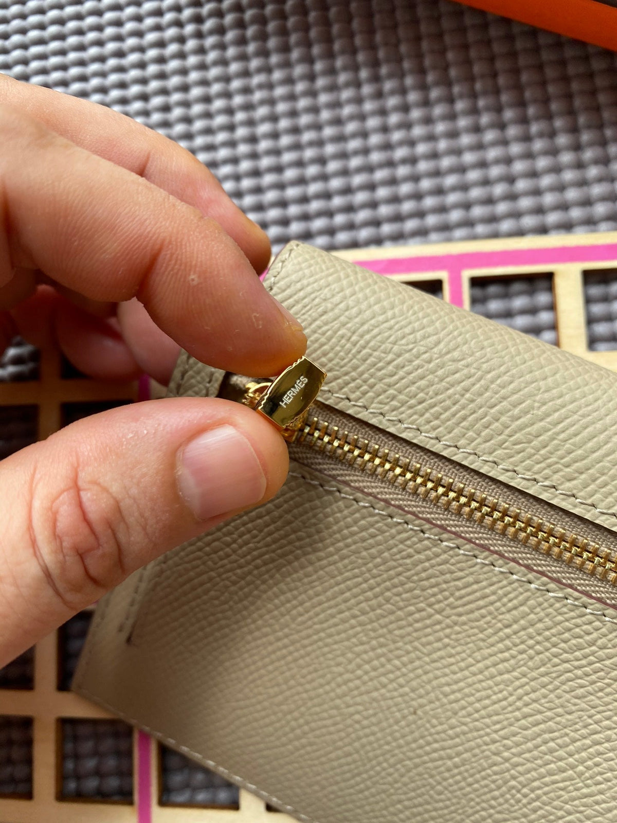 Hermes Kelly Pocket 13.5 Light Brown Epsom Ghw