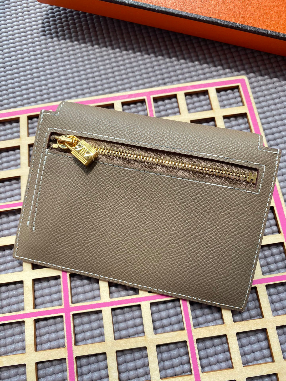 Hermes Kelly Pocket 13.5 Brown Epsom Ghw