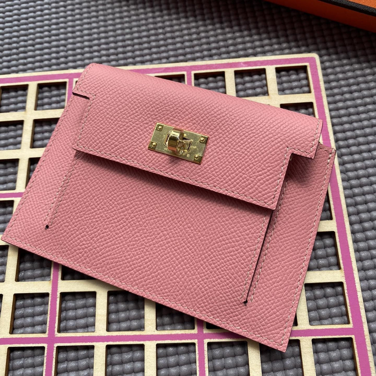 Hermes Kelly Pocket 13.5 Pink Epsom Ghw