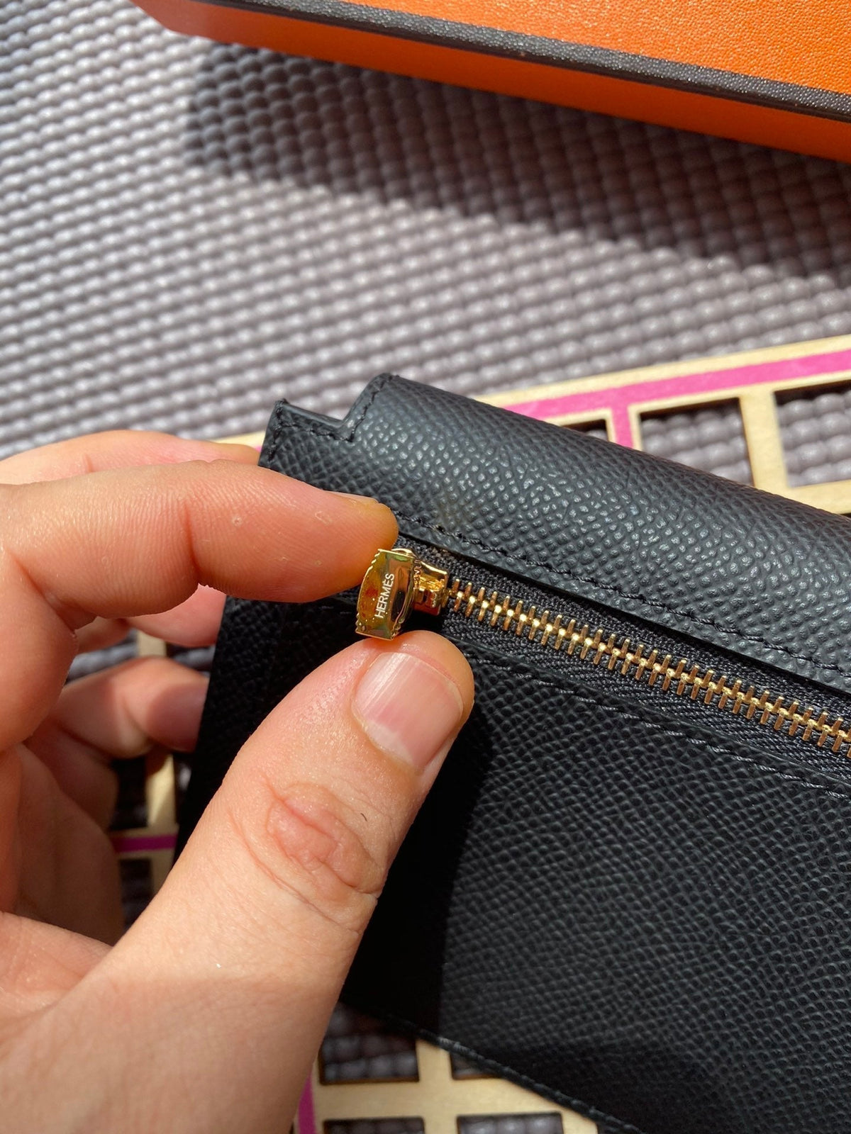 Hermes Kelly Pocket 13.5 Black Epsom Ghw