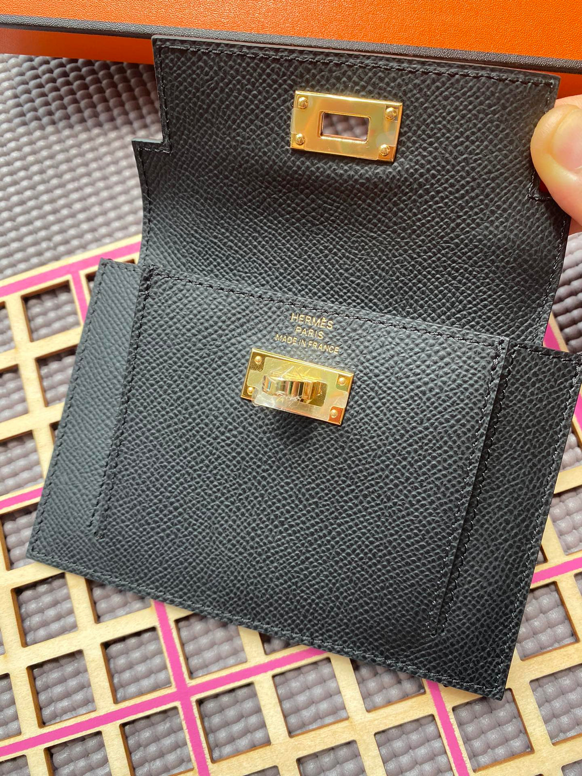 Hermes Kelly Pocket 13.5 Black Epsom Ghw