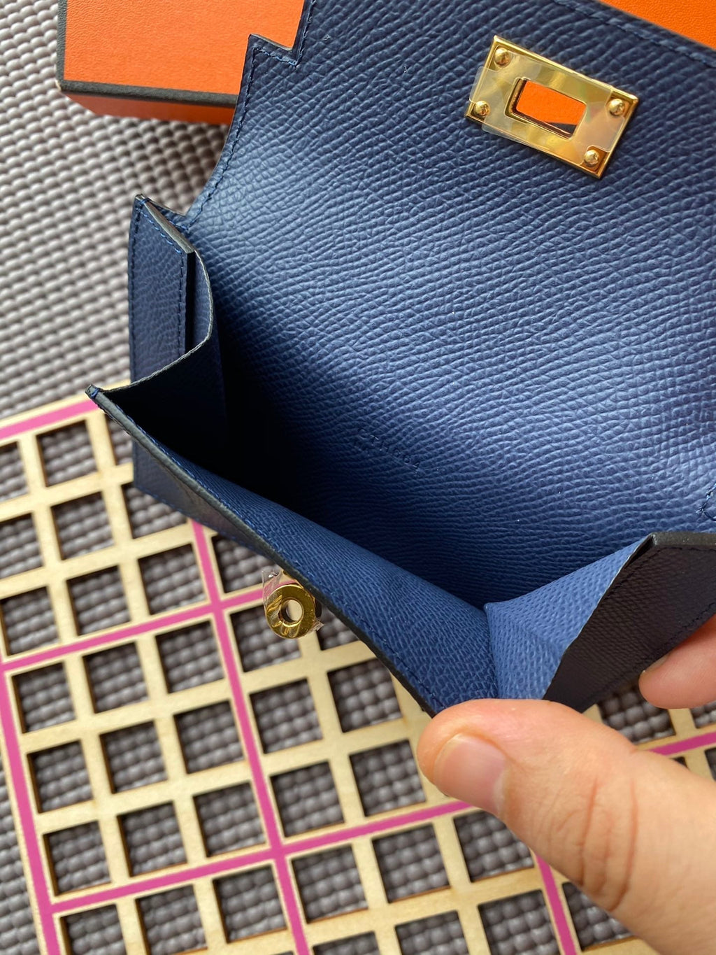 Hermes Kelly Pocket 13.5 Blue Epsom Ghw