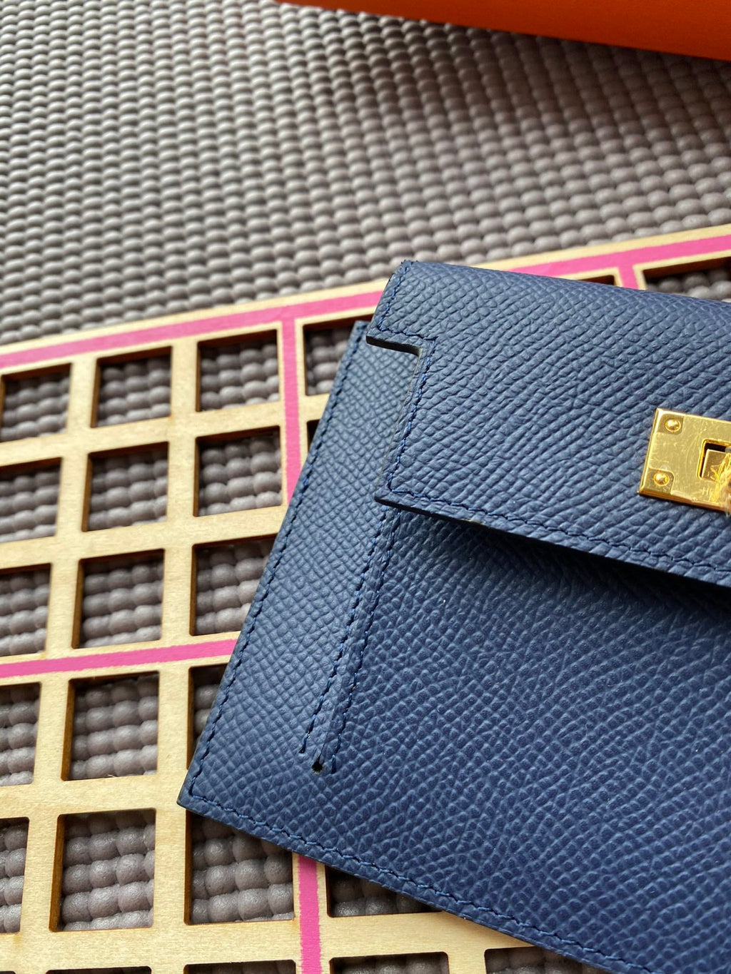 Hermes Kelly Pocket 13.5 Blue Epsom Ghw