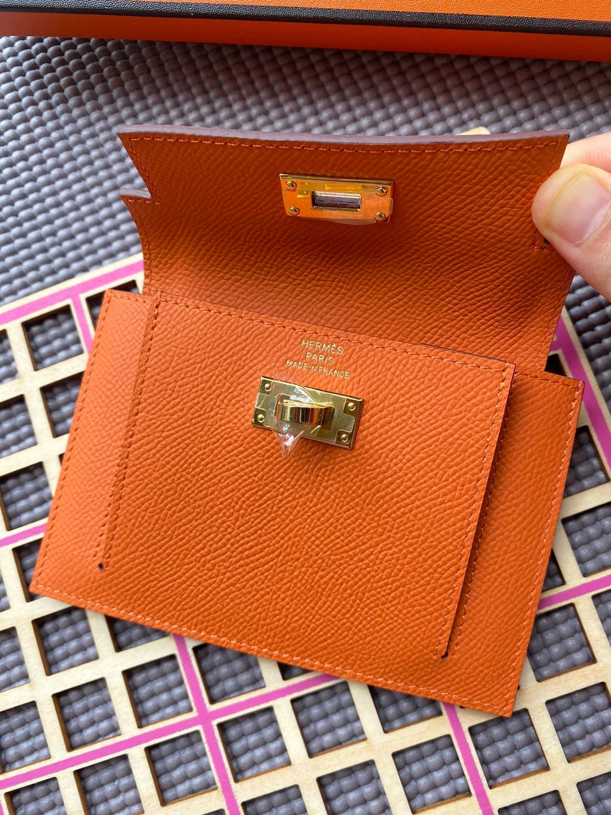 Hermes Kelly Pocket 13.5 Orange Epsom Ghw