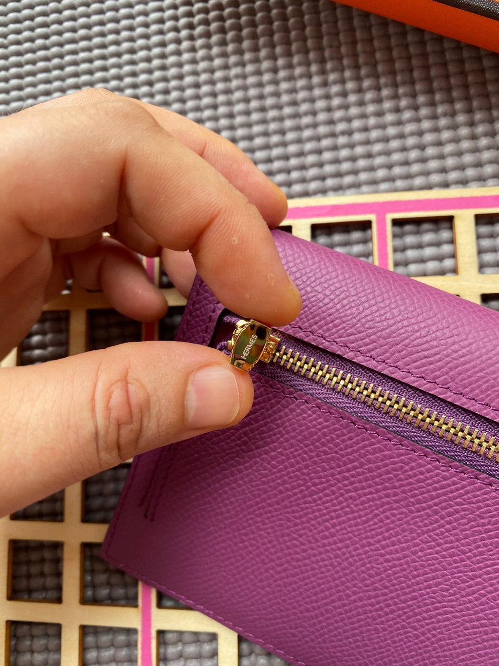 Hermes Kelly Pocket 13.5 Purple Epsom Ghw
