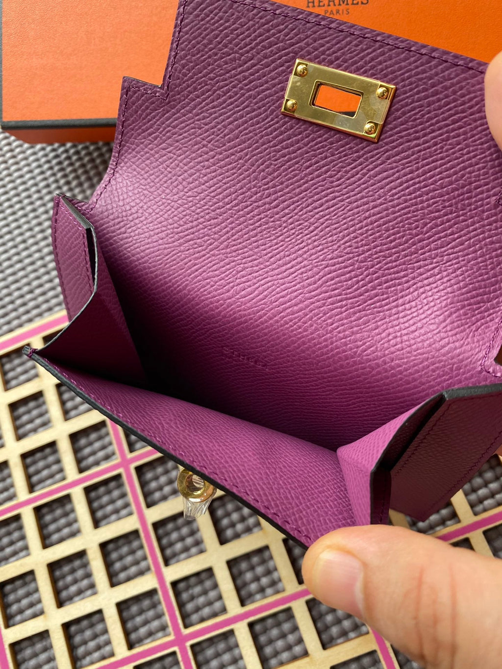 Hermes Kelly Pocket 13.5 Purple Epsom Ghw