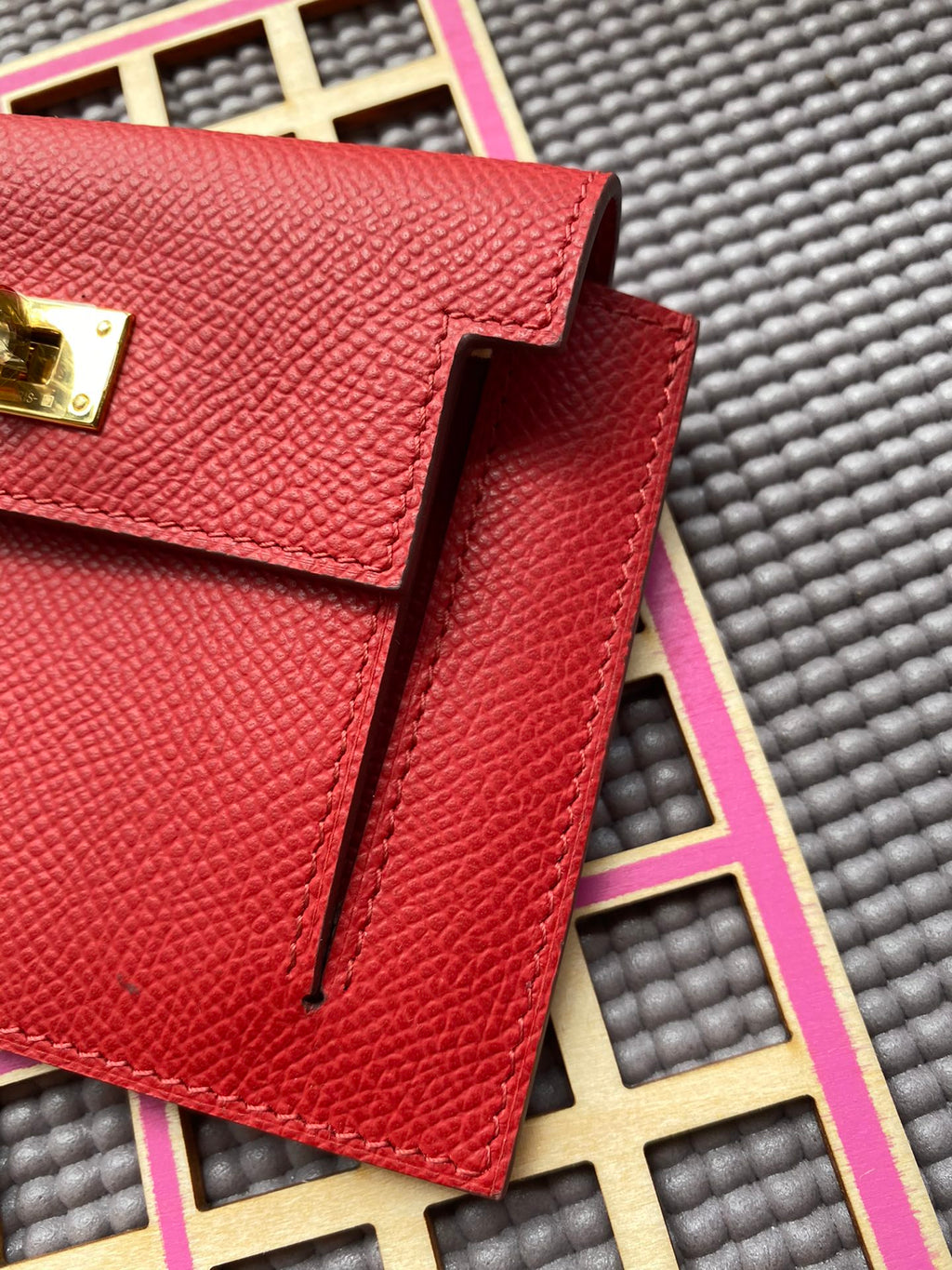 Hermes Kelly Pocket 13.5 Red Epsom Ghw
