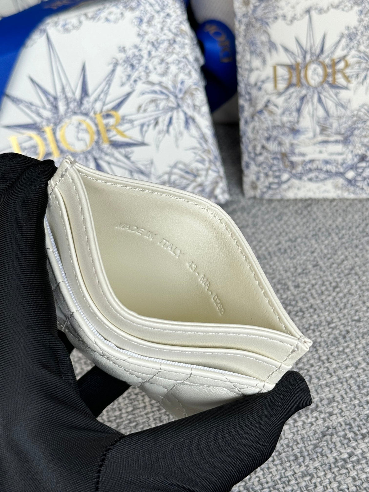 Dior Caro Freesia Card Holder 10 in White Cannage Calfskin