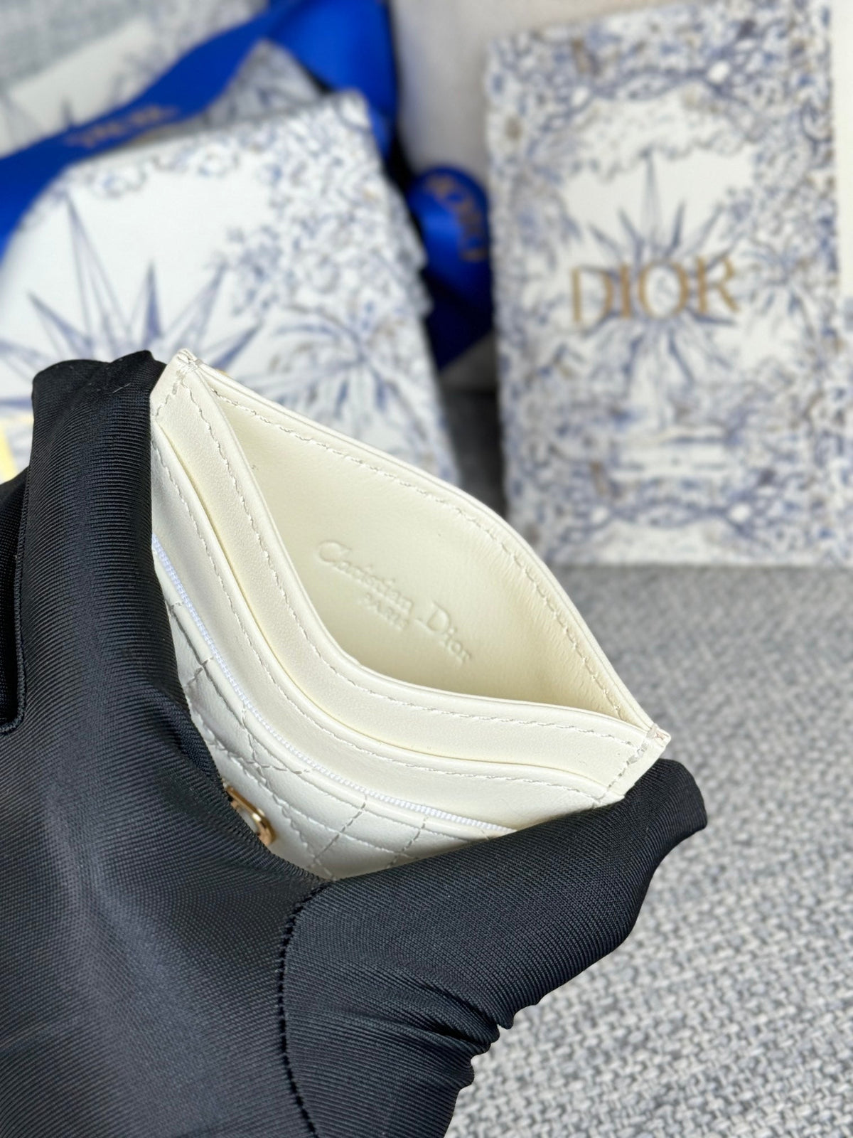 Dior Caro Freesia Card Holder 10 in White Cannage Calfskin