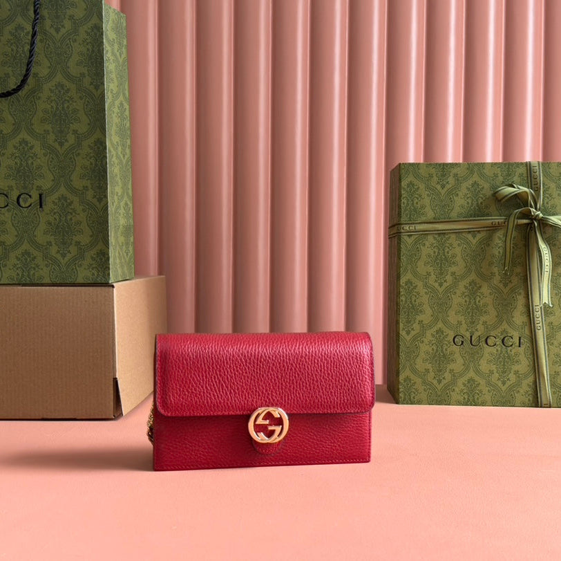 Gucci Interlocking WOC 20 in Red Pebbled Grainy Calfskin Gold Hardware