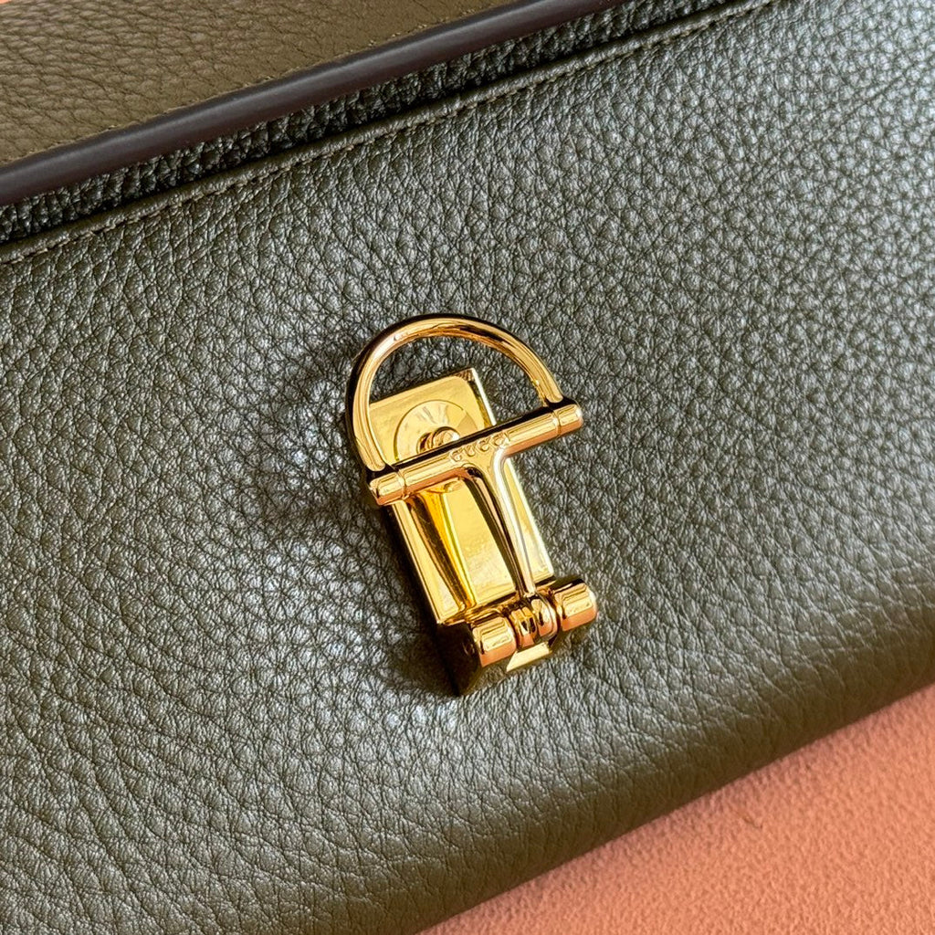Gucci Softbit Continental Wallet 19 in Green Grainy Calfskin Gold Hardware