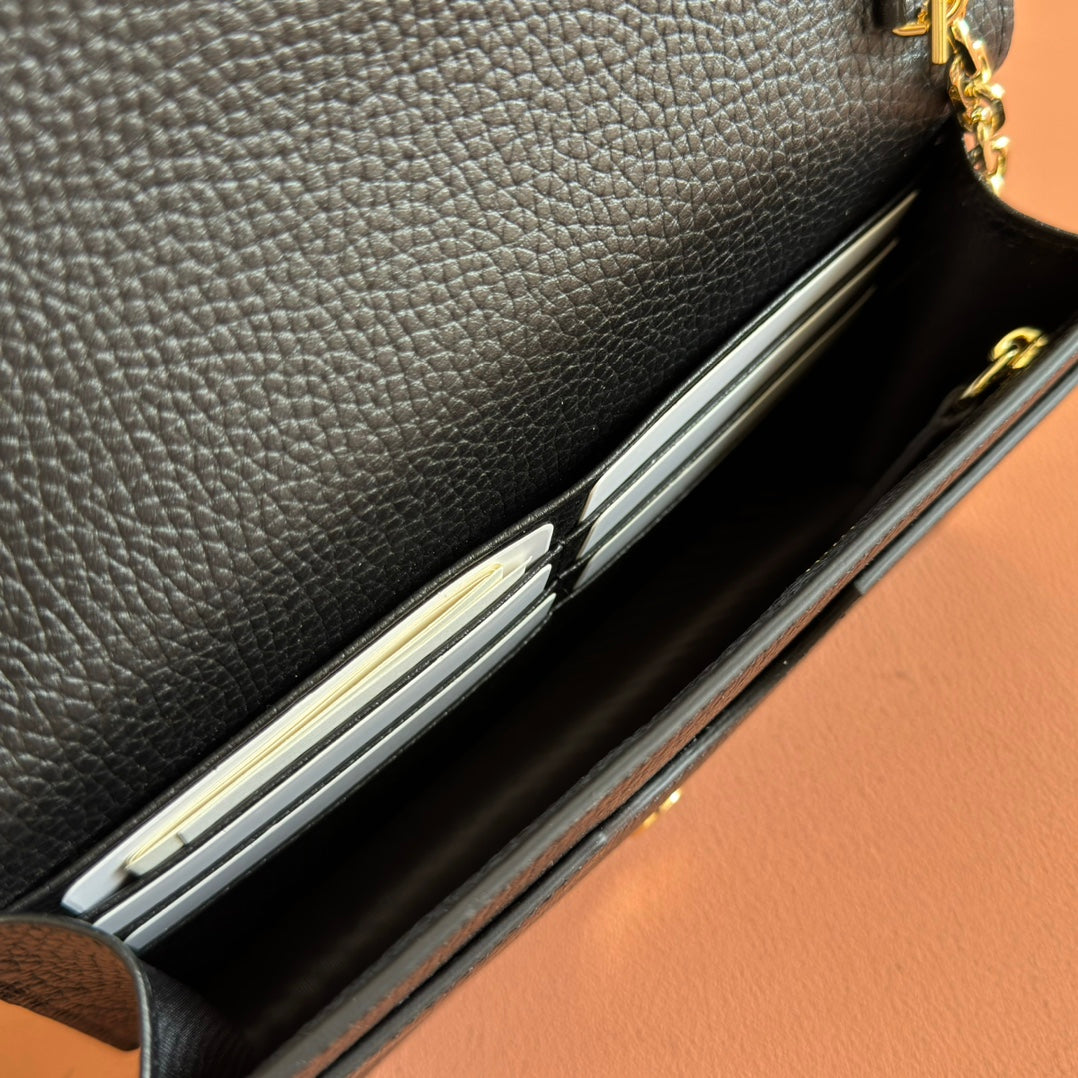 Gucci Emblem Wallet On Chain 20 in Black Smooth Calfskin