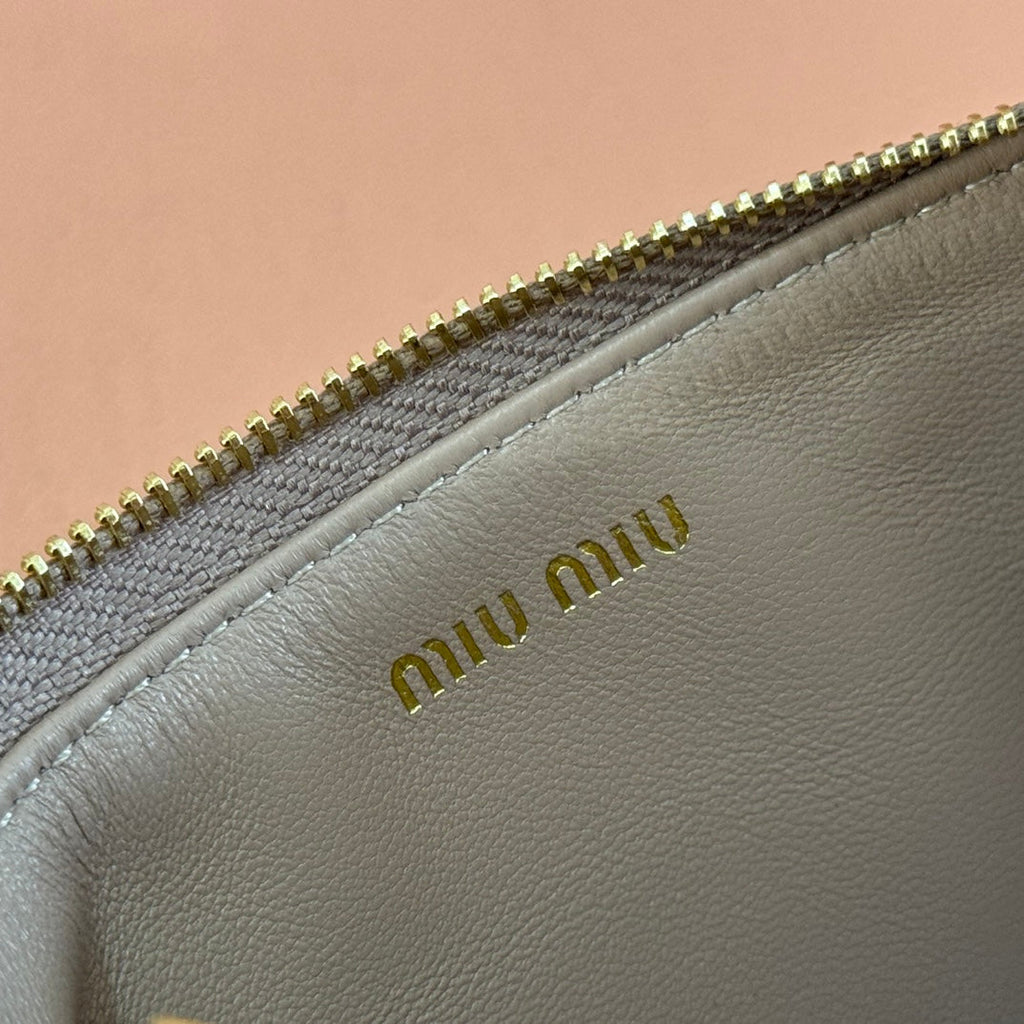 Matelassé Leather Envelope Wallet Taupe Gray