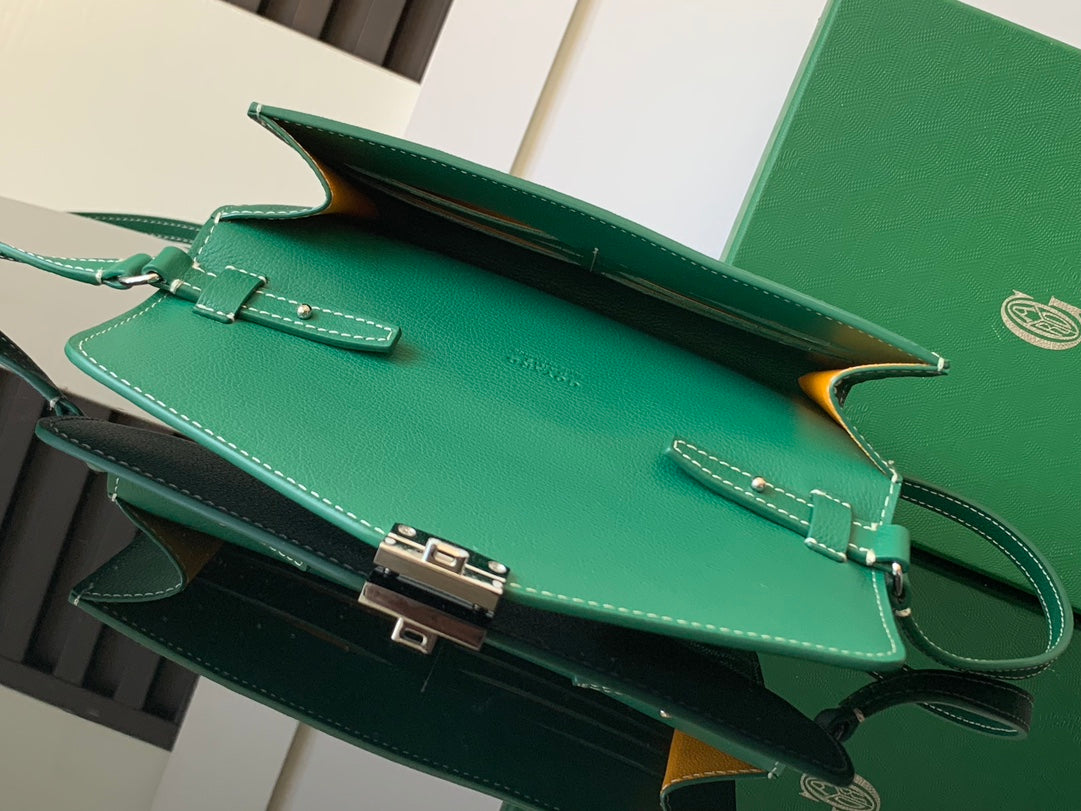 Goyard Chypre Wallet-Pouch 21 in Green Goyardine Canvas and Calfskin