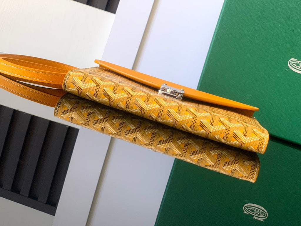Goyard Chypre Wallet-Pouch 21 in Yellow Goyardine Canvas and Calfskin