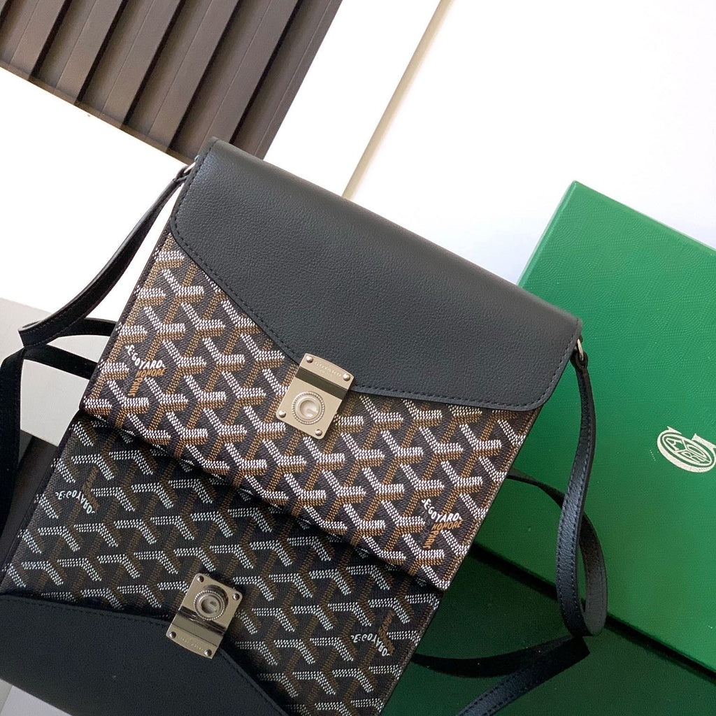 Goyard Chypre Wallet-Pouch 21 in Black Goyardine Canvas and Calfskin
