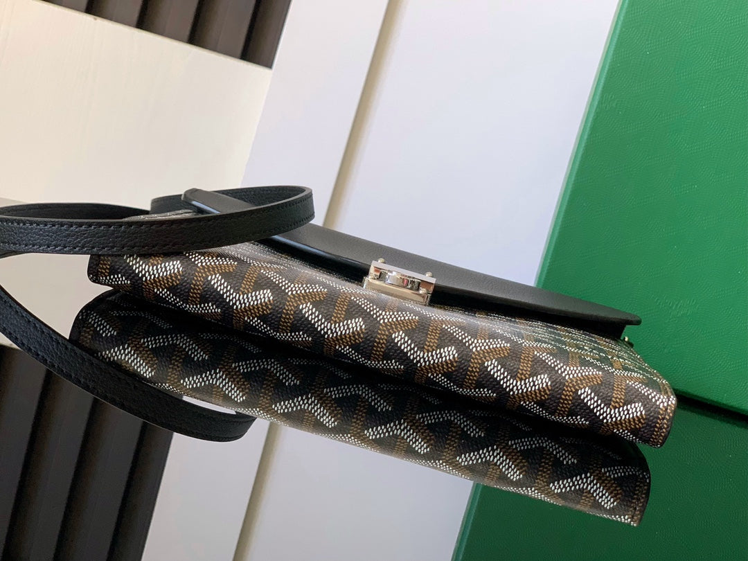 Goyard Chypre Wallet-Pouch 21 in Black Goyardine Canvas and Calfskin