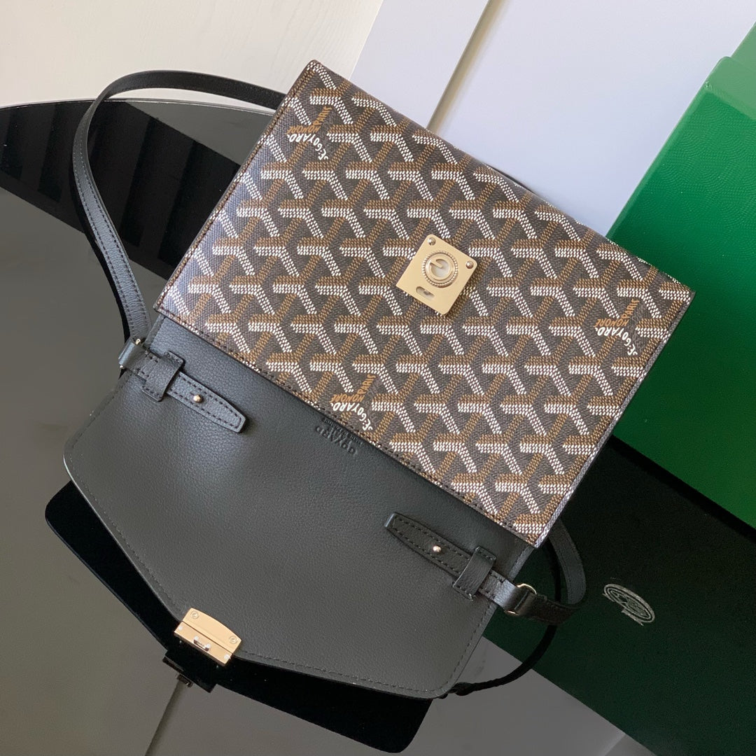 Goyard Chypre Wallet-Pouch 21 in Black Goyardine Canvas and Calfskin