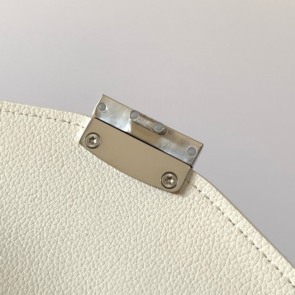 Goyard Chypre Wallet-Pouch 21 in White Goyardine Canvas and Calfskin