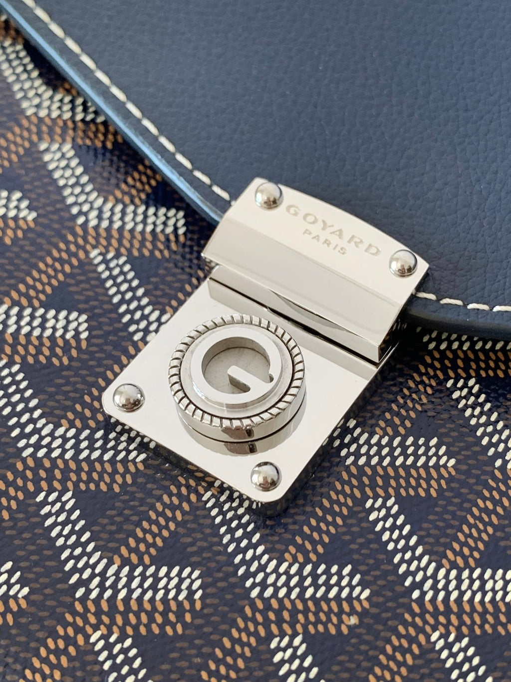 Goyard Chypre Wallet-Pouch 21 in Navy Blue Goyardine Canvas and Calfskin