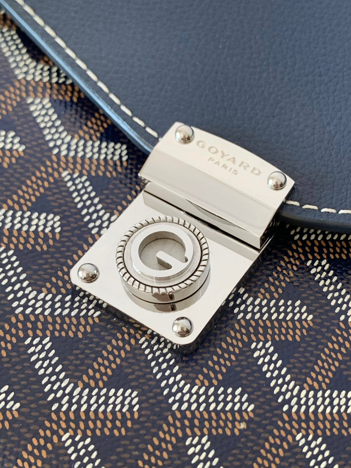 Goyard Chypre Wallet-Pouch 21 in Navy Blue Goyardine Canvas and Calfskin