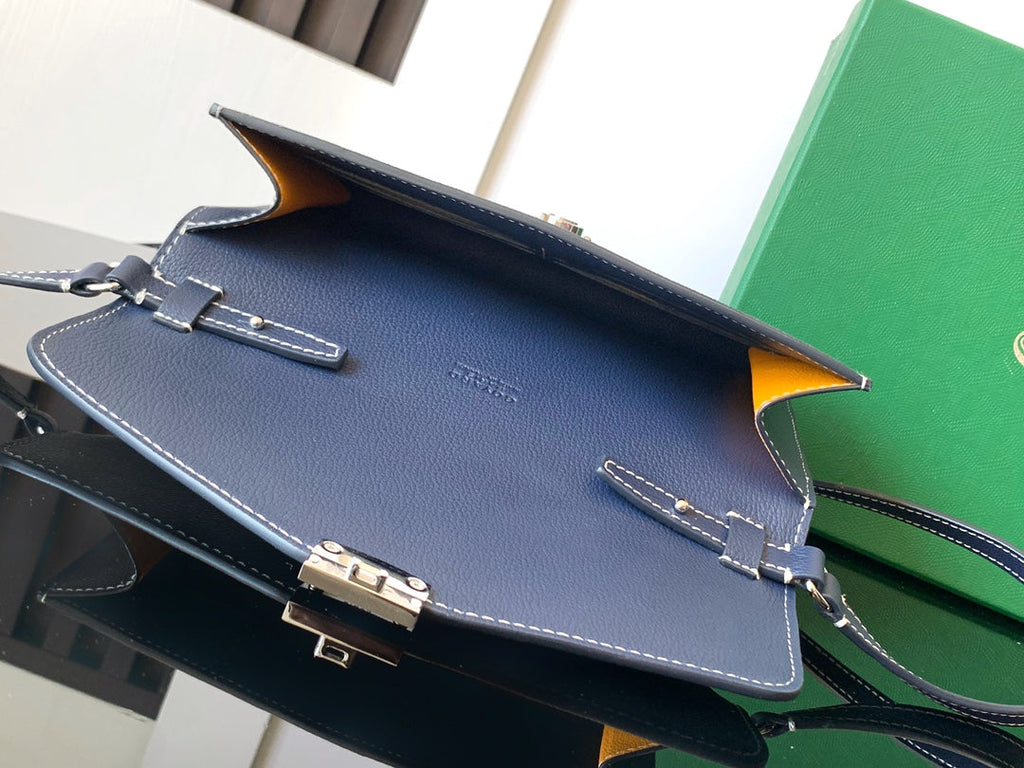 Goyard Chypre Wallet-Pouch 21 in Navy Blue Goyardine Canvas and Calfskin